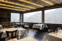 Nespecifikovaný výhled na hory nebo výhled na hory při pohledu z hotelu