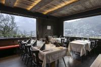 Nespecifikovaný výhled na hory nebo výhled na hory při pohledu z hotelu