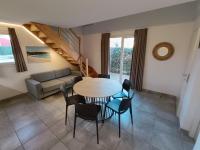 Posedenie v ubytovaní Résidence hôtelière les hameaux de saint cyprien appartement 2 chambres