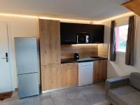 Kuchyňa alebo kuchynka v ubytovaní Résidence hôtelière les hameaux de saint cyprien appartement 2 chambres