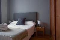 Posteľ alebo postele v izbe v ubytovaní Living4malaga Guevara Apartment