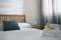 Posteľ alebo postele v izbe v ubytovaní Living4malaga Guevara Apartment
