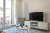 Televízia a/alebo spoločenská miestnosť v ubytovaní Living4malaga Blue Bay