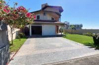 Ampla casa com bela piscina_ a 50 metros da praia, Balneário ...