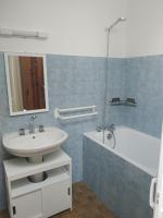a bathroom with a sink and a bath tub at Ty Gwenn la veritable Bretagne in Plésidy
