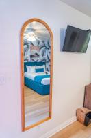 a bedroom with a bed and a mirror at Santa Monica Hotel in Los Angeles