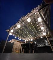 Un escenario con luces por la noche. en Lobitos Eco Lodge, en Lobitos