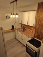A cozinha ou cozinha compacta de T4 Prado v&eacute;lodrome plage 3 chambres