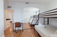 Ein Bett oder Betten in einem Zimmer der Unterkunft Miami Getaway Heated Pool Villa with Mini Golf &amp; BBQ