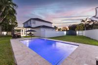Der Swimmingpool an oder in der Nähe von Miami Getaway Heated Pool Villa with Mini Golf &amp; BBQ