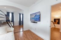 TV&#47;Unterhaltungsangebot in der Unterkunft Miami Getaway Heated Pool Villa with Mini Golf &amp; BBQ
