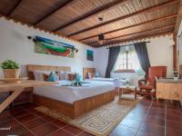 Room in Bungalow - Triple Bungalow 6 - El Cortijo Chefchaeun Hotel Spaにあるベッド