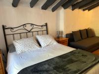 A bed or beds in a room at Cortijo Vacas Gordas Villas