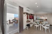 Kuchnia lub aneks kuchenny w obiekcie Enfasi Holiday Home