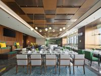 Un restaurante u otro lugar para comer en Hilton Garden Inn Nantong Rudong