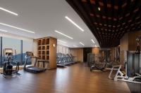 Sheraton Pujiangにあるフィットネスセンターまたはフィットネス設備