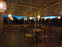 KUMA'S HOTEL餐廳或用餐的地方