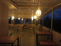 KUMA'S HOTEL餐廳或用餐的地方