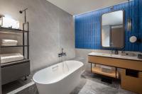 Sheraton Pujiangにあるバスルーム