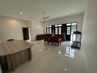 Χώρος καθιστικού στο highway reach Layathraa