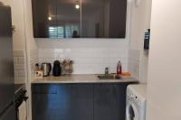 a kitchen with a sink and a washing machine at T2 de 42m² A proximité de la gare à 30min de PARIS in Mantes-la-Jolie
