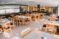 Un restaurant u otro lugar para comer en Itatiba Orion Hotel
