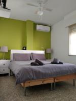 Postel nebo postele na pokoji v ubytování Spacious 1 bedroom apartment, Nerja centre 3i