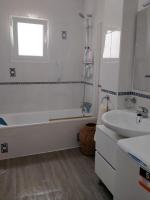 Koupelna v ubytování Spacious 1 bedroom apartment, Nerja centre 3i