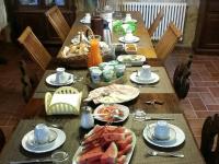 Jedlo v ubytovaní bed & breakfast alebo blízkom okolí