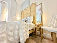 a bedroom with a large white bed and a mirror at Logement Entier au Centre Ville in Évreux