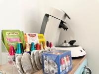 a desk with a lamp and a shelf with toothbrushes at Logement Entier au Centre Ville in Évreux