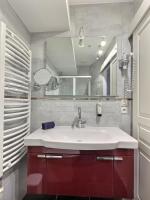 a bathroom with a red sink and a mirror at &#39;&#39;Les Platanes&#39;&#39;de Miss.K Conciergerie in Gorrevod