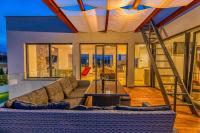Posezení v ubytování Villa am Meer mit Pool & Kinderpool - Leon's Holiday Homes