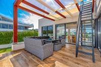 Balkón nebo terasa v ubytování Villa am Meer mit Pool & Kinderpool - Leon's Holiday Homes