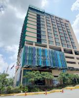 un edificio alto con el hotel Akhtar en él en Amerin Hotel Johor Bahru, en Johor Bahru