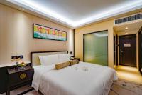Guangdong Hotel-Free Shuttle & Registration Counter Service during Canton Fairにあるベッド
