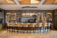 A área de bar ou lounge em Hilton Tel Aviv Hotel