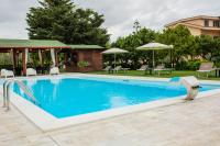 The swimming pool at or close to Green Oasis Gabella