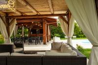 The swimming pool at or close to Green Oasis Gabella