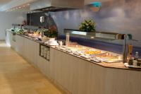 Canyamel Classic & Spa, solo Adultos في كانياميل: خط بوفيه مع العديد من أنواع الطعام المختلفة