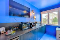 Kuchyňa alebo kuchynka v ubytovaní Luxury Jardin Majorelle paris orly avec jacuzzi