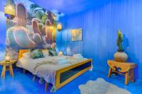 Posteľ alebo postele v izbe v ubytovaní Luxury Jardin Majorelle paris orly avec jacuzzi