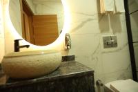 A bathroom at Asmali Hotel