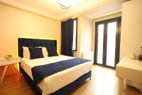 A bed or beds in a room at Asmali Hotel