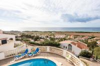 Bazén v ubytování Villa Castellet nebo v jeho okolí