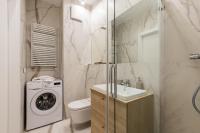 Łazienka w obiekcie LET'S SEA - 4 Person - Premium Baltic Apartment with Sea View nad SPA access