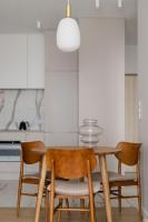 Kuchnia lub aneks kuchenny w obiekcie LET'S SEA - 4 Person - Premium Baltic Apartment with Sea View nad SPA access