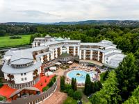 Basen w obiekcie Lotus Therme Hotel & Spa lub w pobliżu