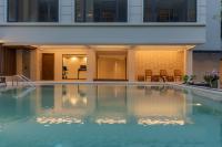 Bazén v ubytování Pranakorn Heritage Hotel nebo v jeho okolí
