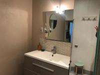Łazienka w obiekcie Maison, 2chambres, gde terrasse, prox SNCF, friche et Vieux Port